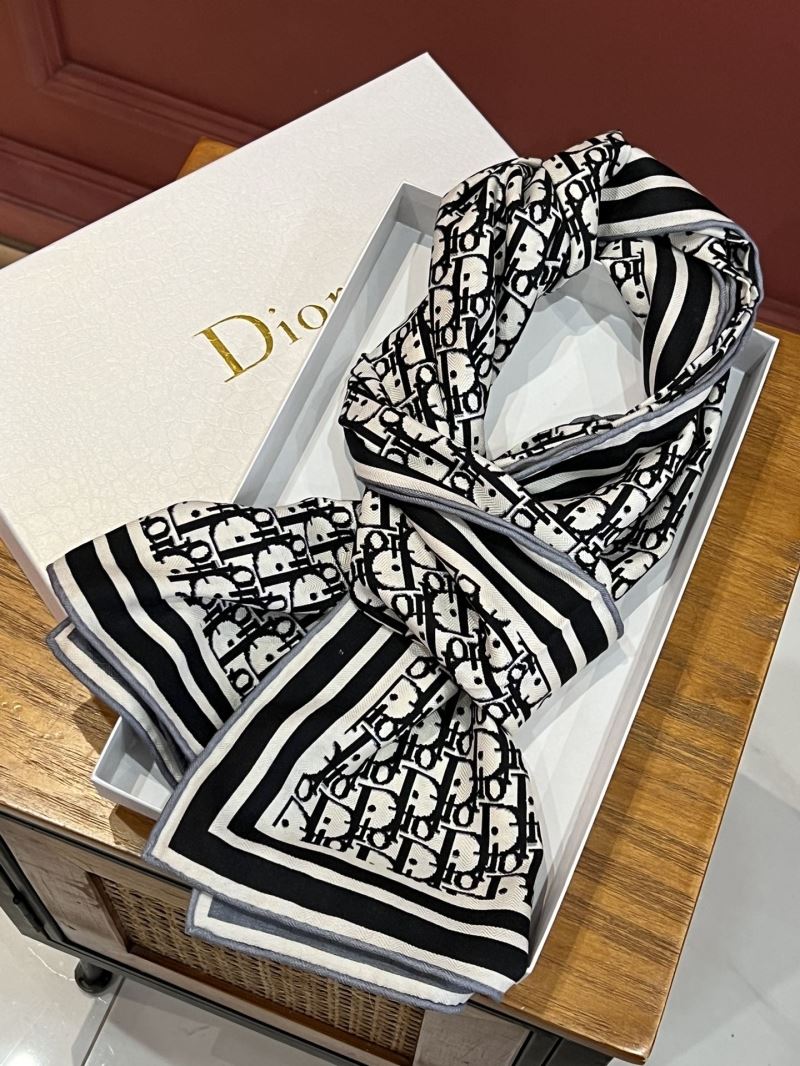 CHRISTIAN DIOR